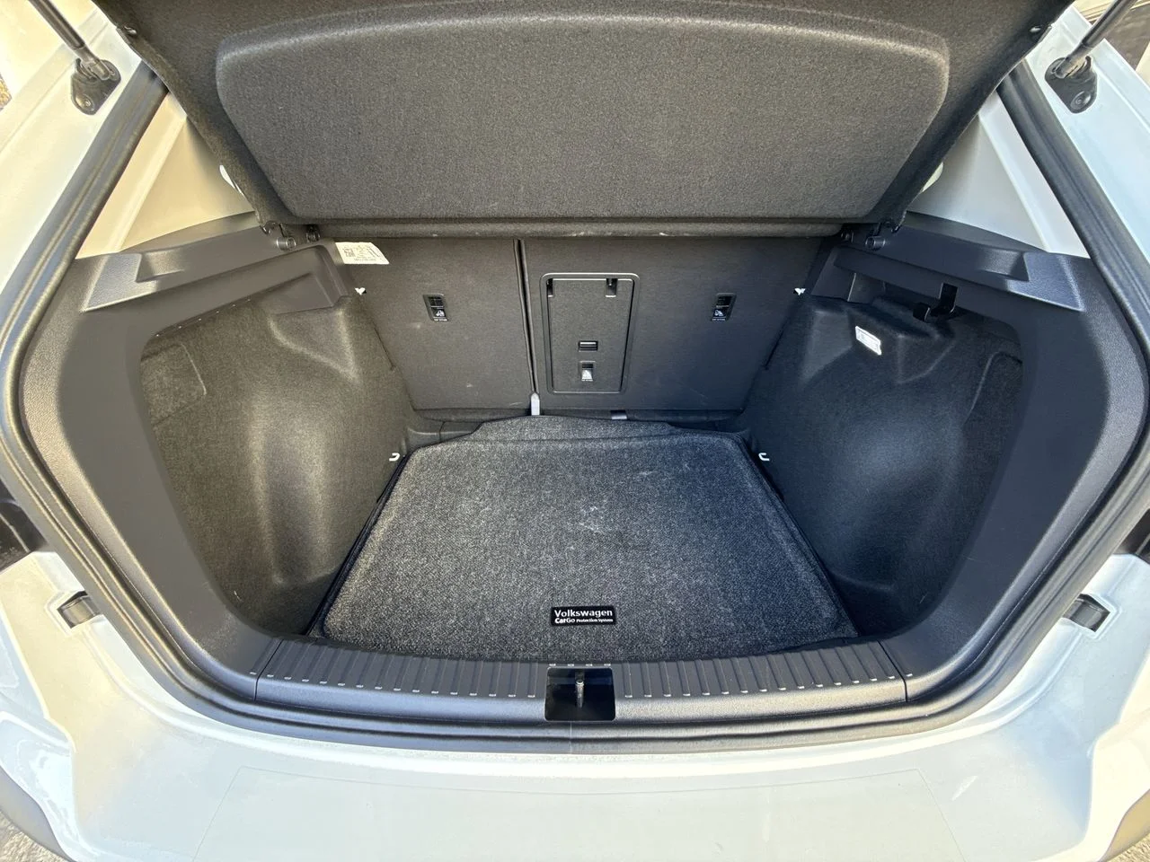 Used 2024 Pure White Volkswagen SE w/ Sunroof image 26