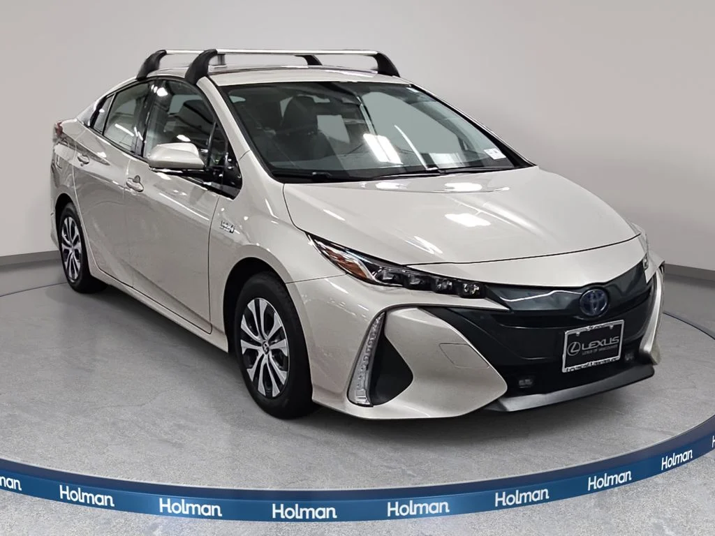 Used 2020 Silver Toyota XLE image 4