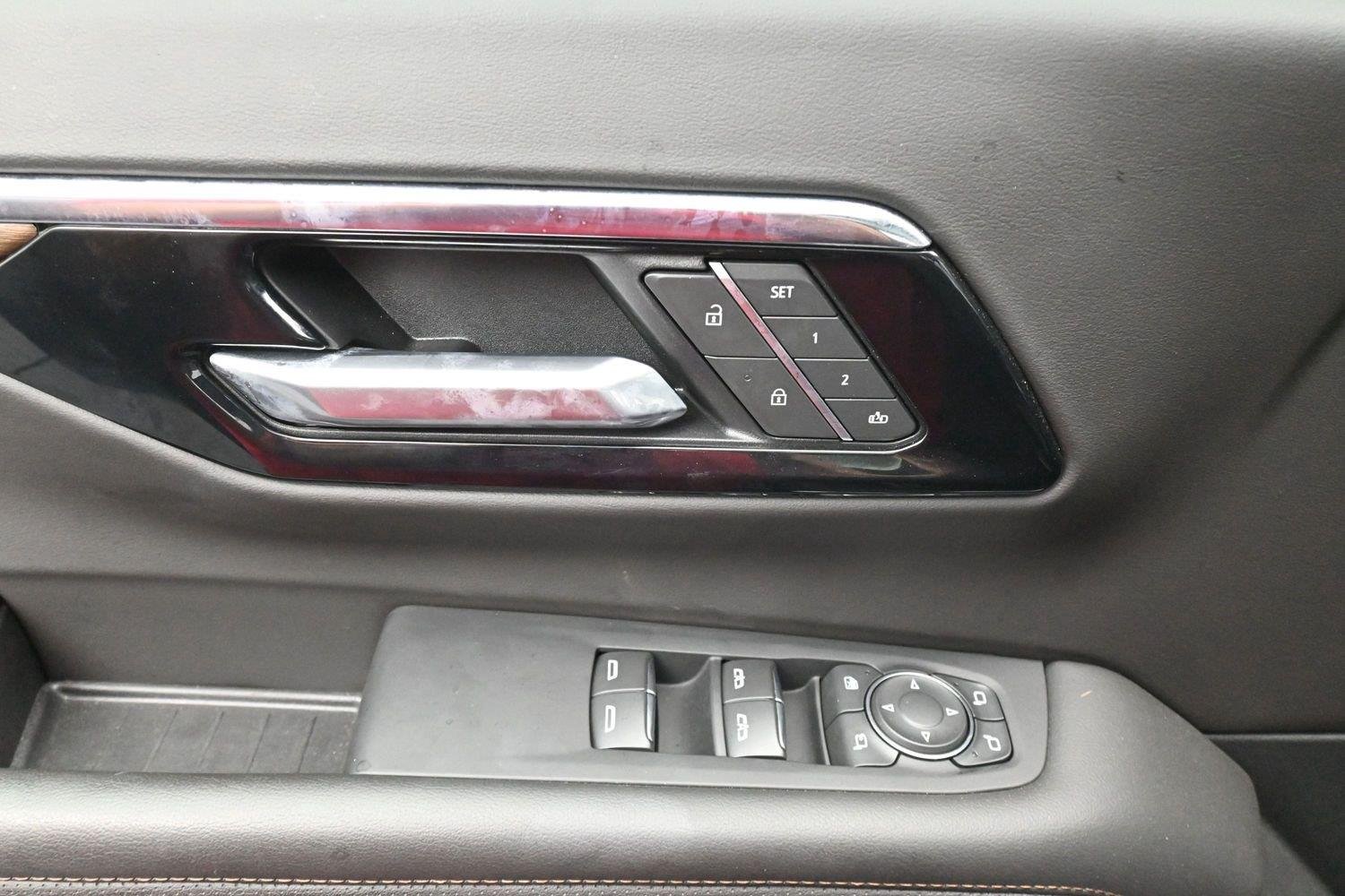 Used 2025 Black Chevrolet High Country image 13