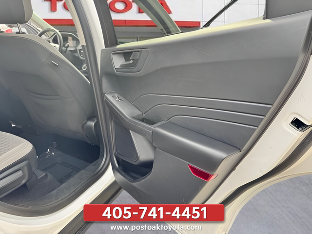 Used 2022 White Ford SE image 28
