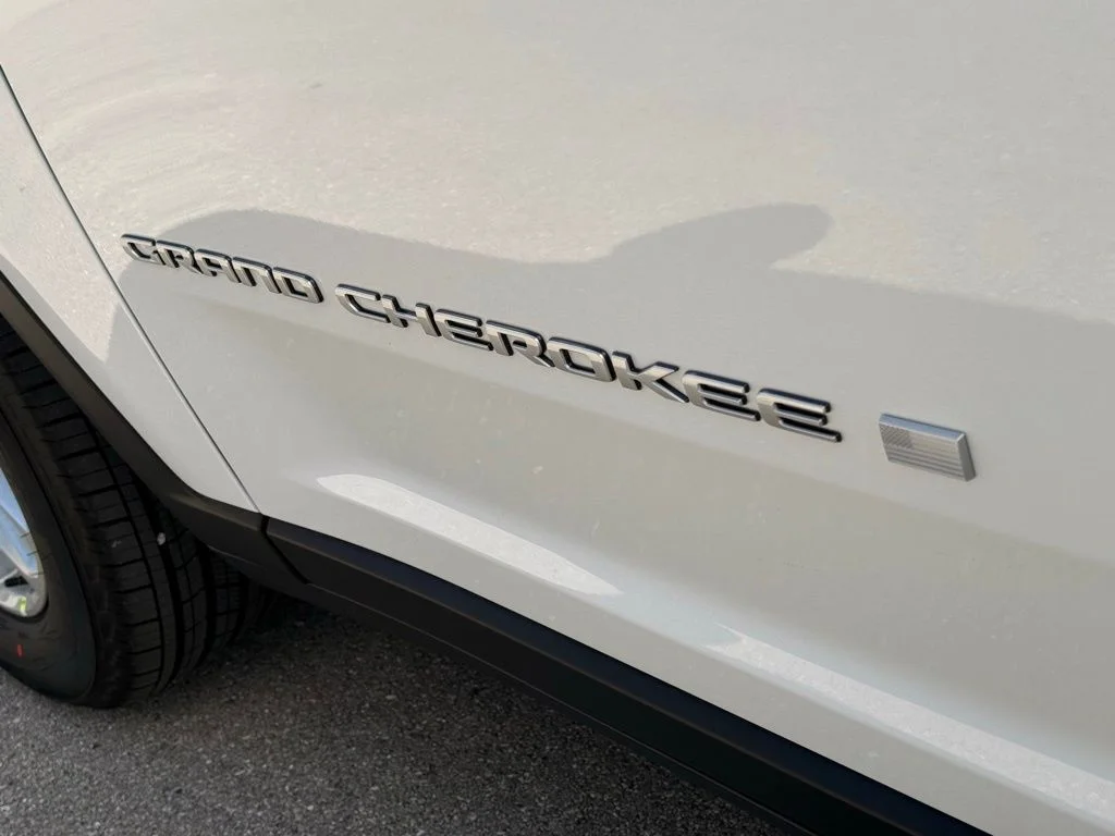 New 2026 Bright White Clearcoat Jeep Laredo image 28