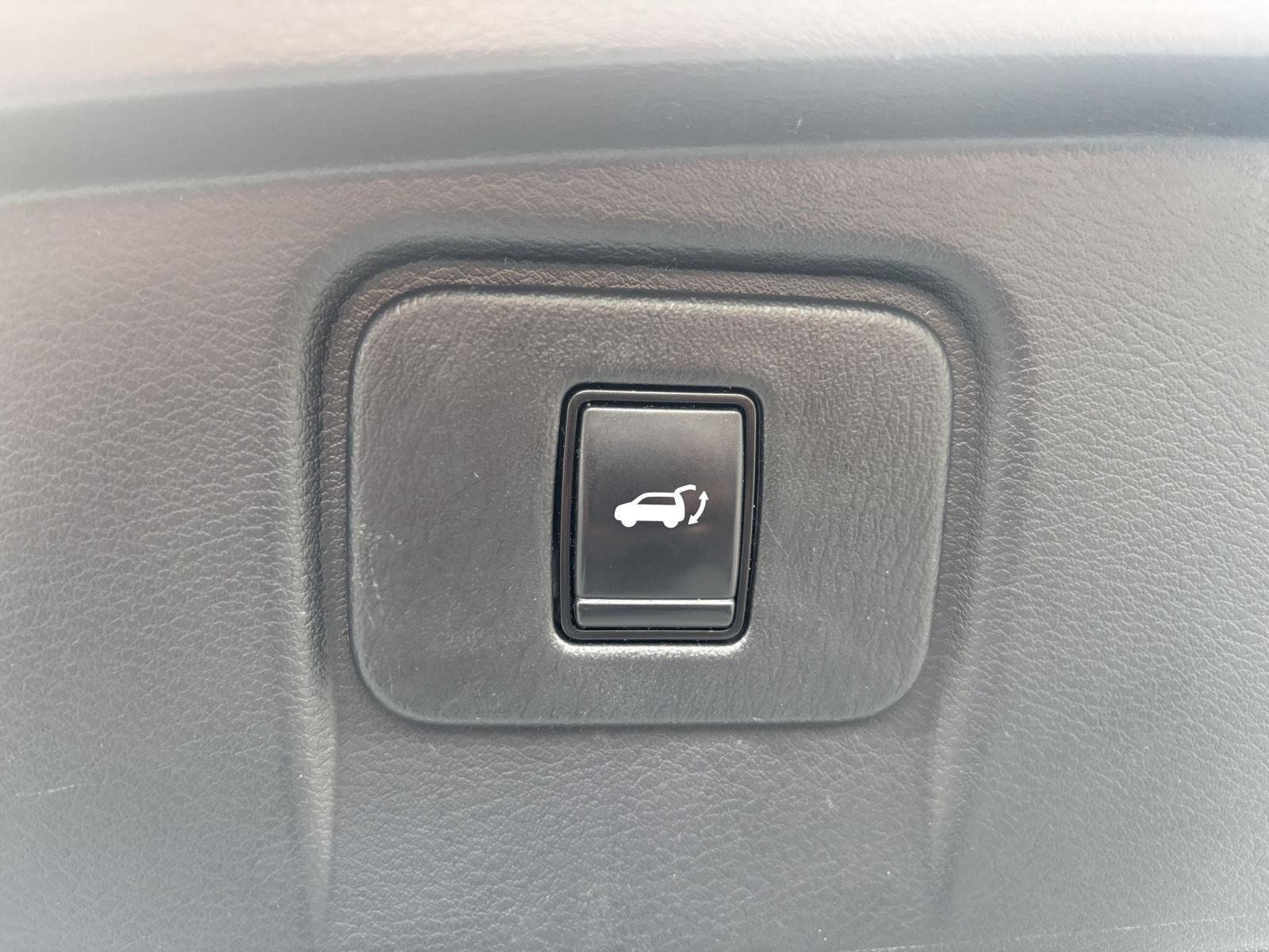 Used 2022 Boulder Gray Pearl Nissan SL image 23