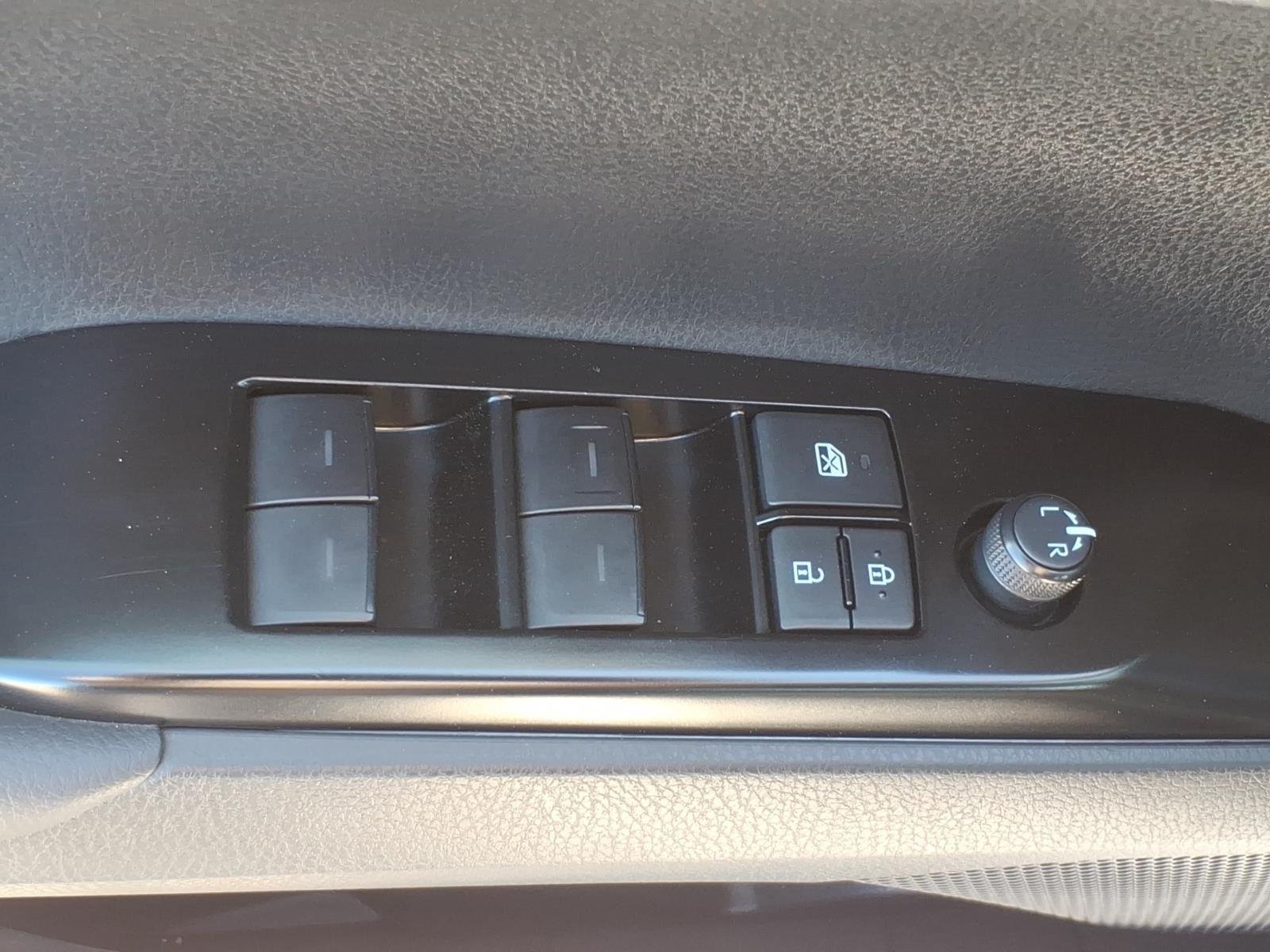 Used 2025 Ice Cap Toyota SE image 10