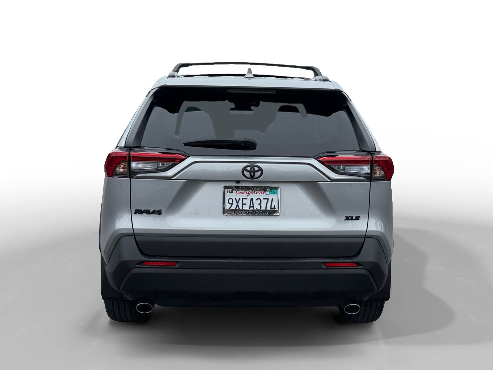Used 2024 Silver Sky Metallic Toyota XLE Premium image 4