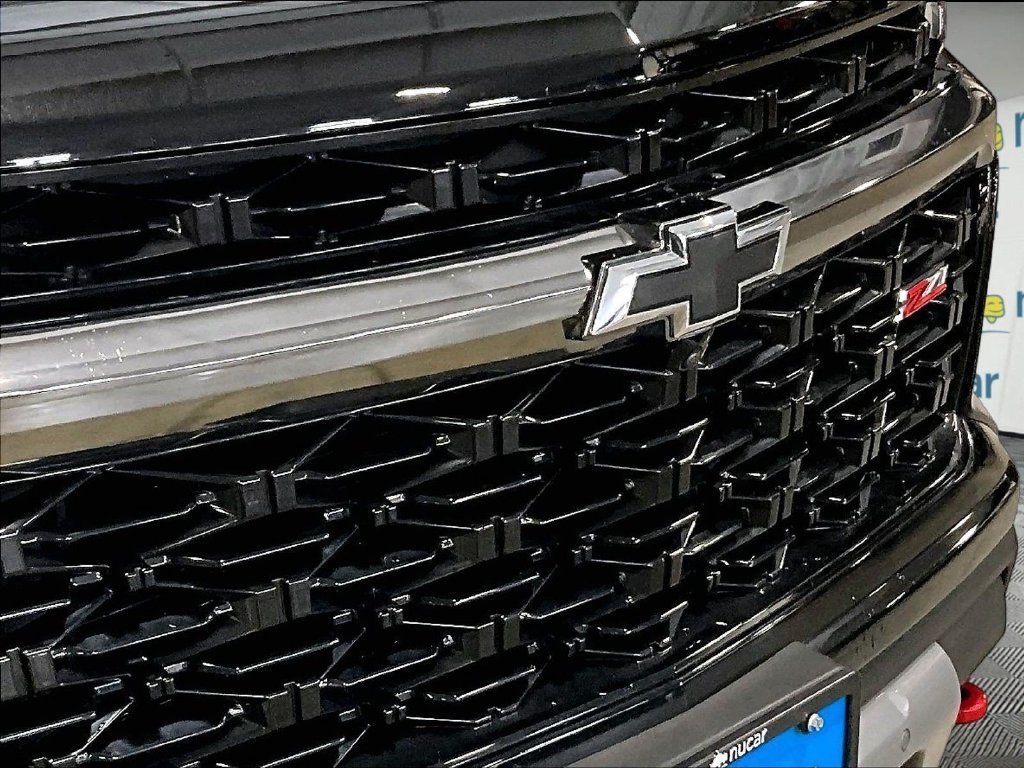 Used 2024 Black Chevrolet Z71 image 33