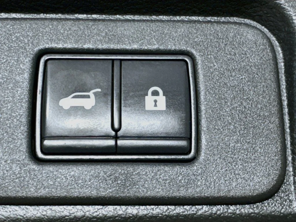 Used 2021 White Nissan SL image 32