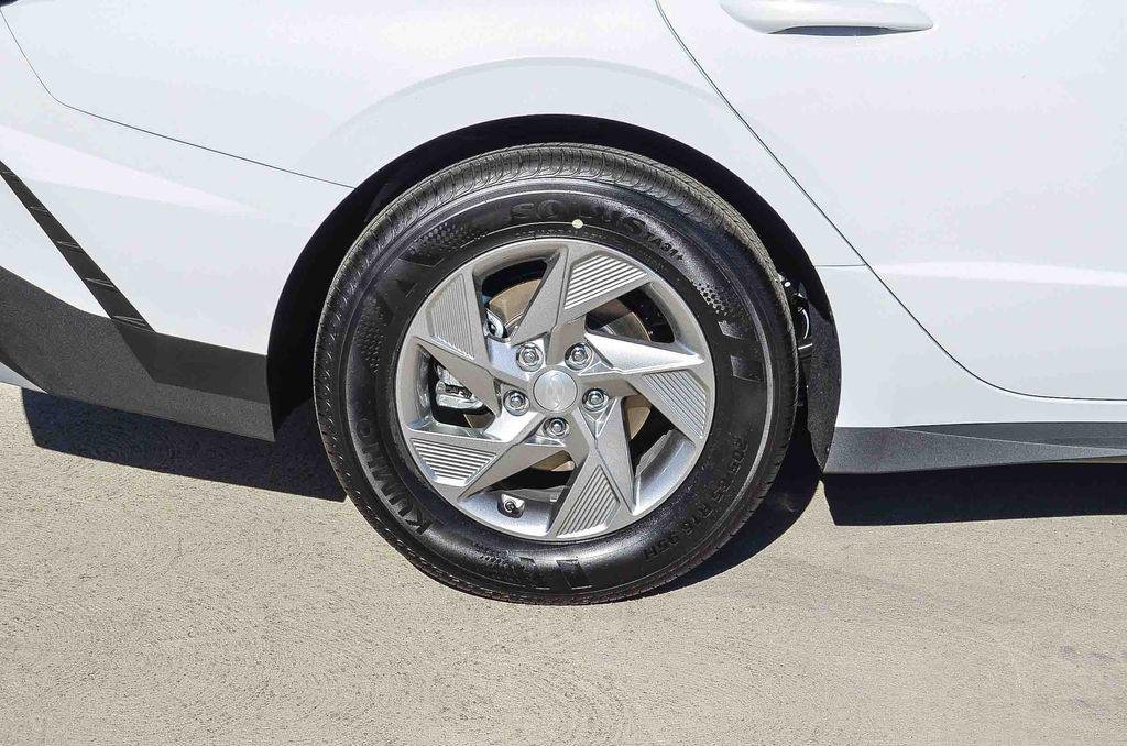 New 2026 White Hyundai SE image 9