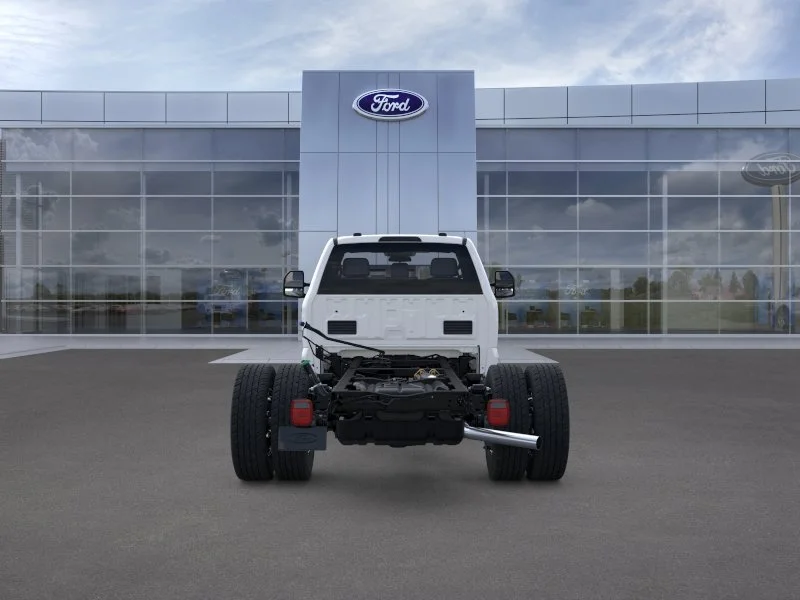 New 2026 Oxford White Ford F-600® XLT image 5
