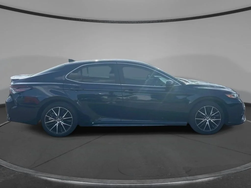2024 Toyota Camry SE - Photo 6