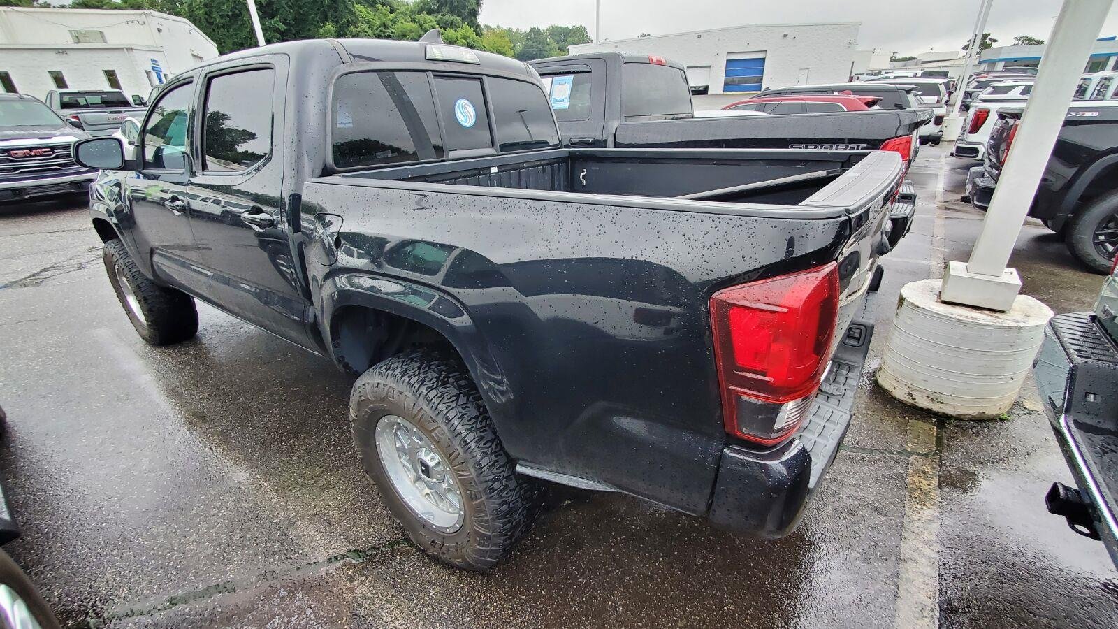 Used 2018 Midnight Black Metallic Toyota SR image 8
