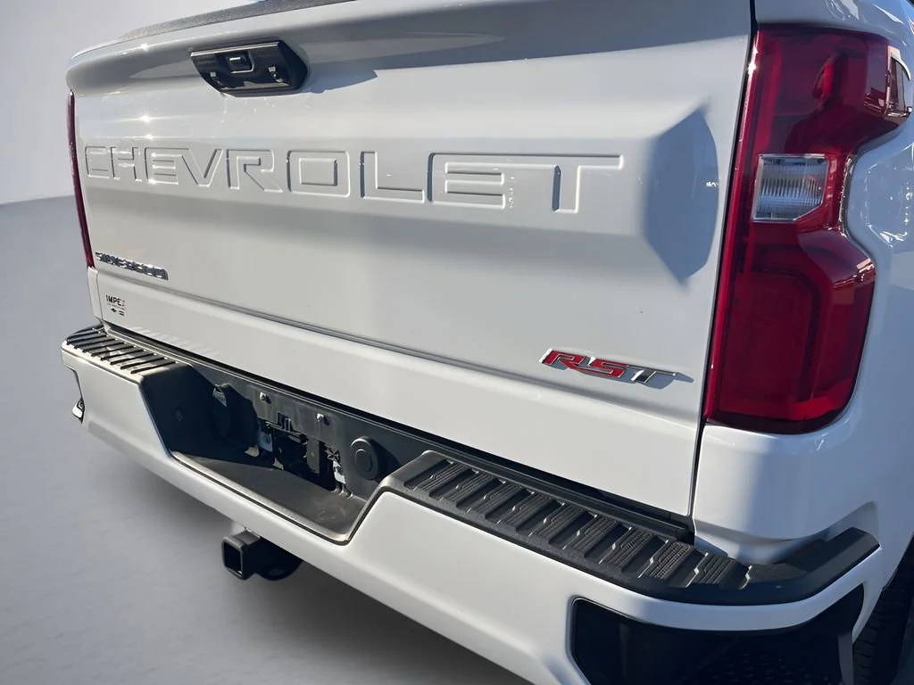 Used 2024 Summit White Chevrolet RST image 34