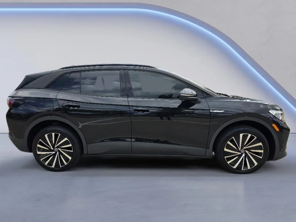 Used 2024 Deep Black Pearl Volkswagen Pro image 7