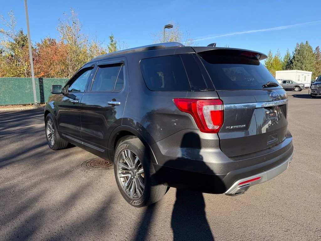 Used 2017 Magnetic Ford Platinum image 5