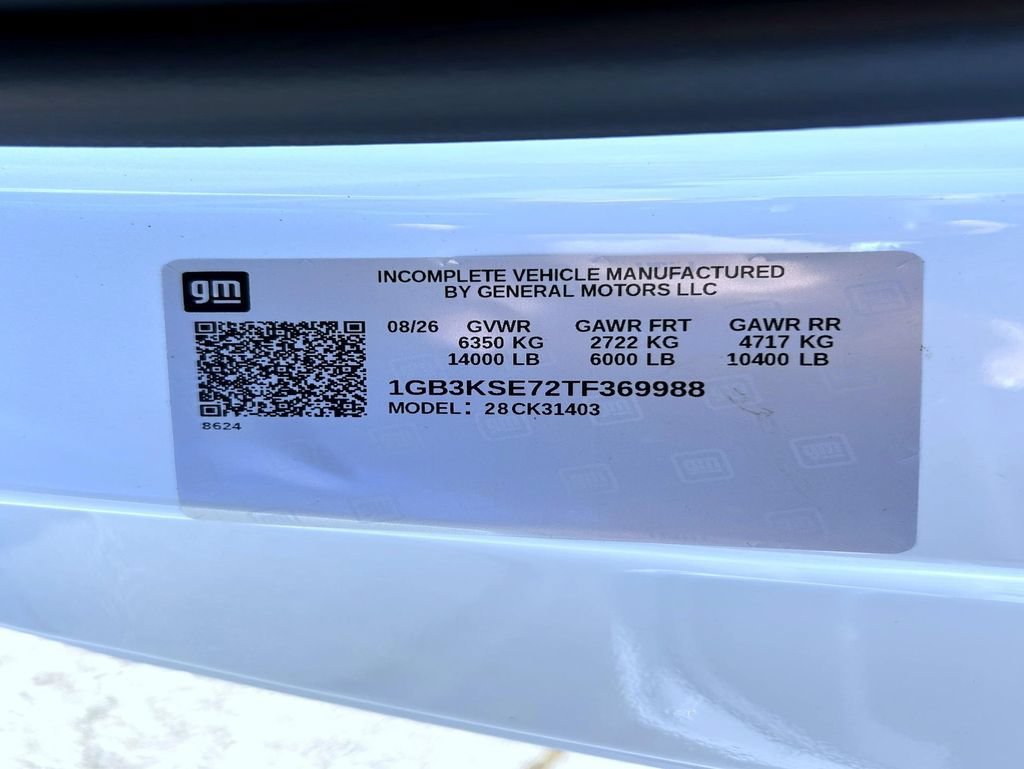 New 2026 Summit White Chevrolet Work Truck image 19