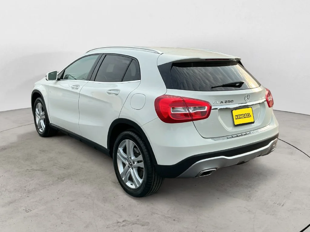 Used 2018 White Mercedes-Benz GLA 250 image 7