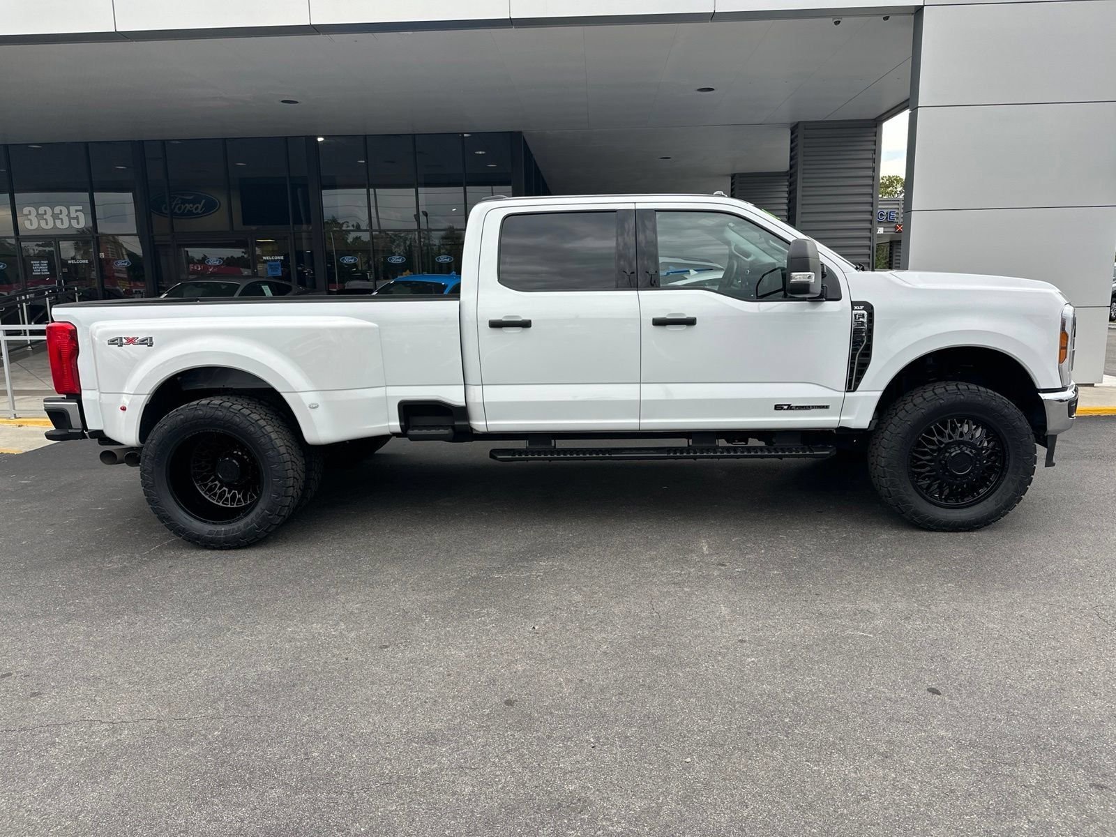 Used 2026 Oxford White Ford XLT image 2