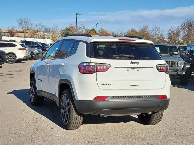 New 2026 Bright White Clear-Coat Exterior Paint Jeep Latitude image 4