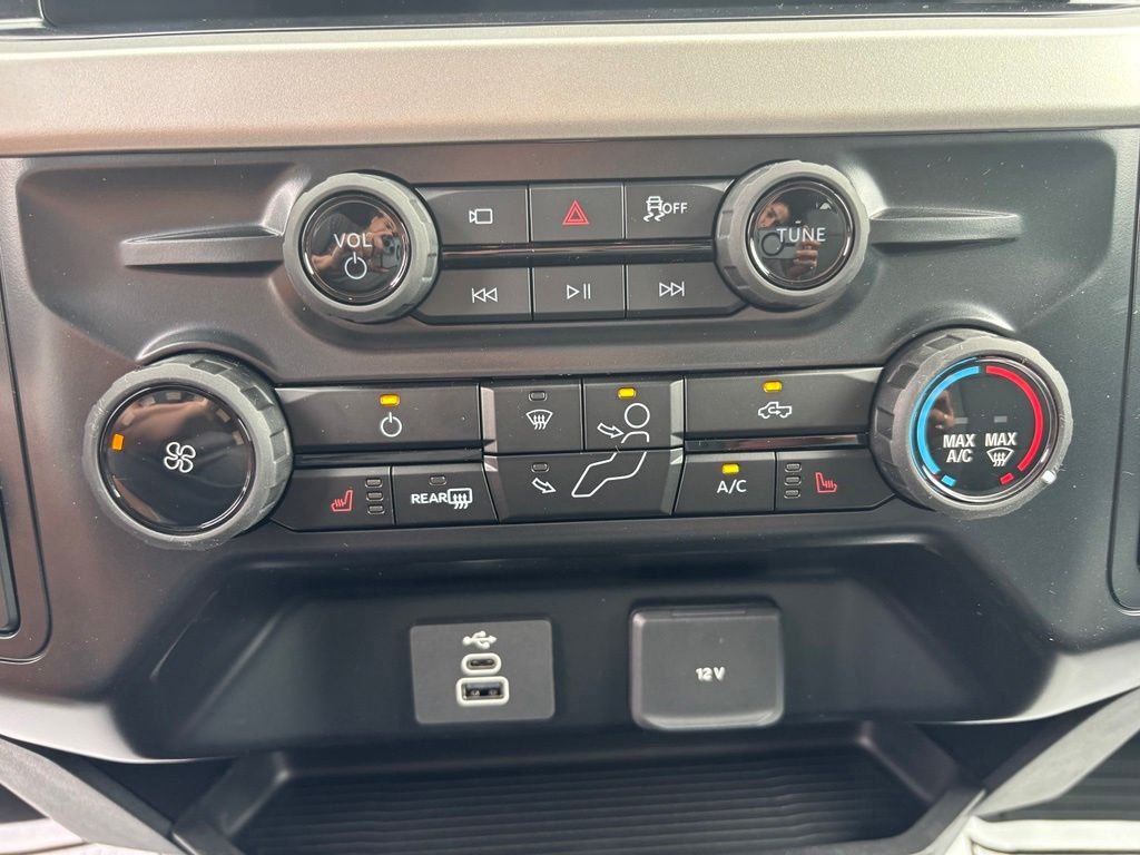 New 2027 Agate Black Metallic Ford F-350® XLT image 19