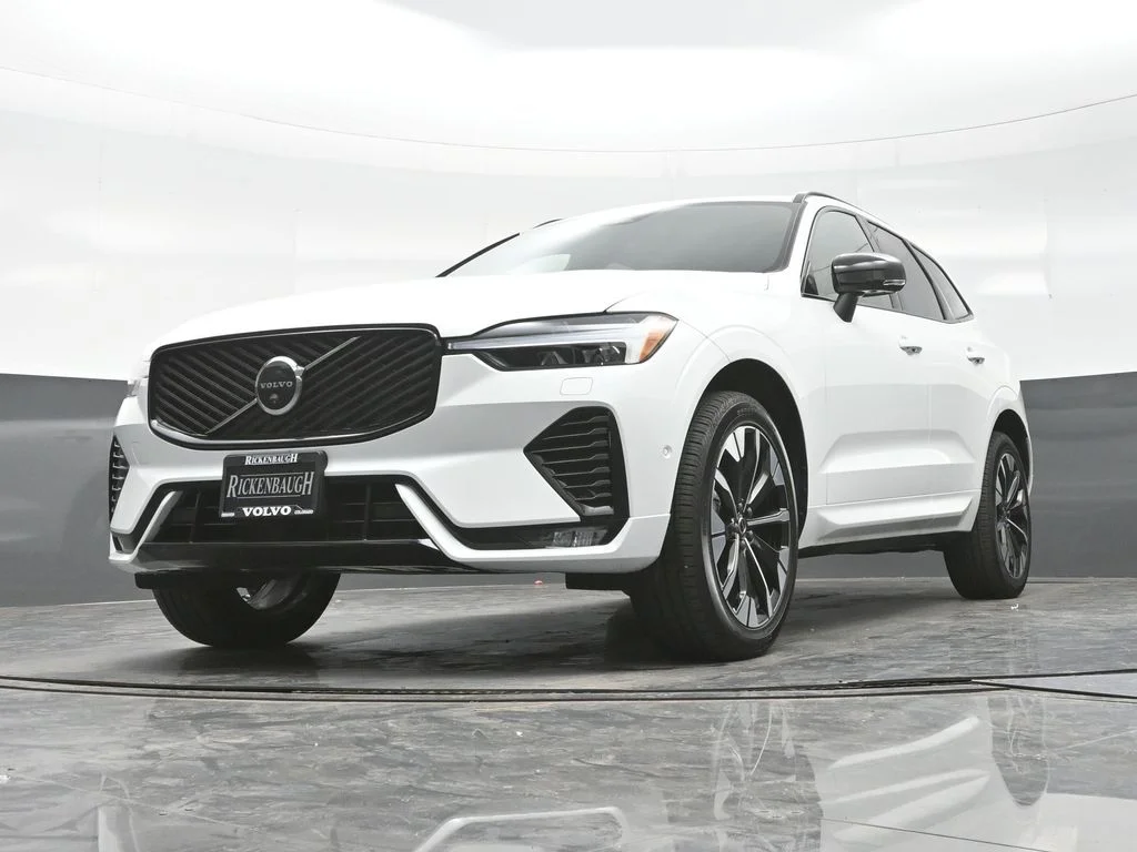 New 2026 Crystal White Volvo Plus image 17