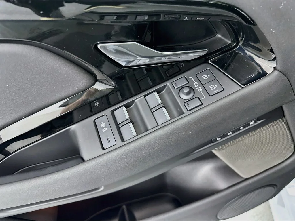 New 2026 Arroios Grey Land Rover Hoxton Edition image 18