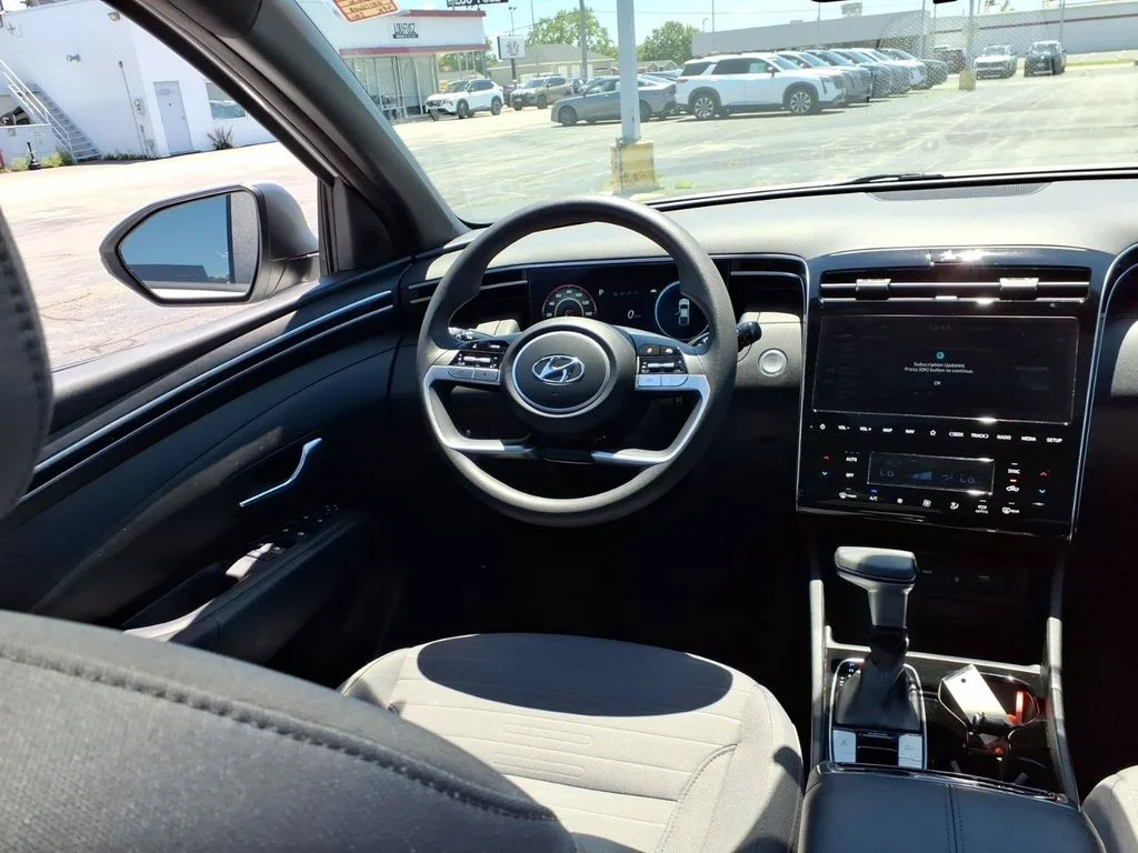 Used 2024 White Hyundai SEL image 13