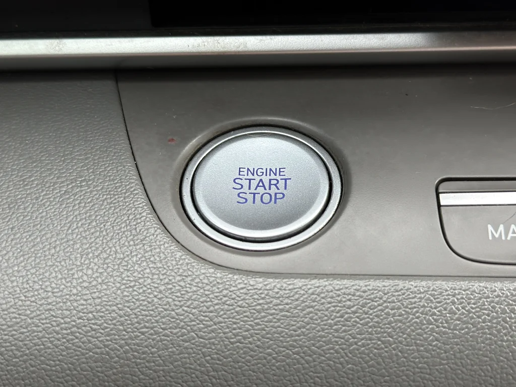 Used 2023 White Hyundai SEL image 11