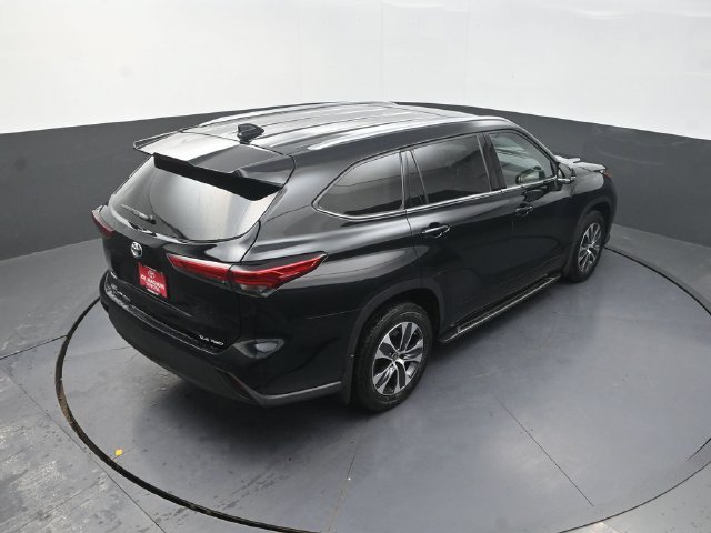 Used 2021 Black Toyota XLE image 30