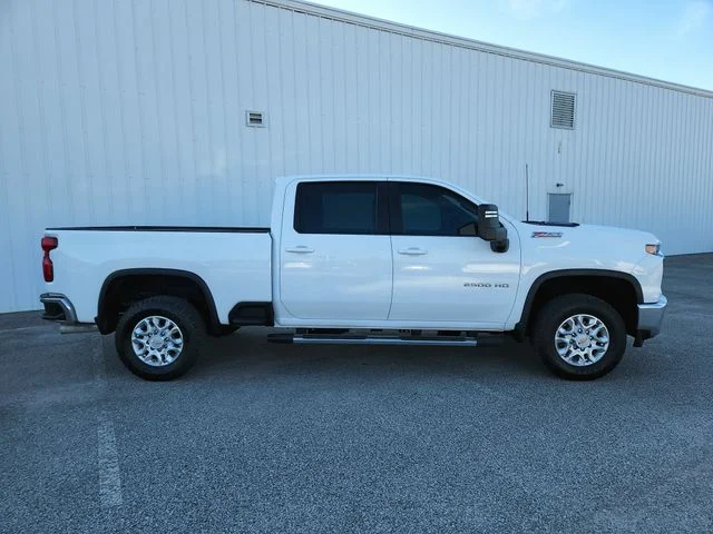 Used 2023 White Chevrolet LT image 10
