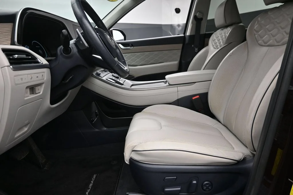 Used 2022 Red Hyundai Calligraphy image 17