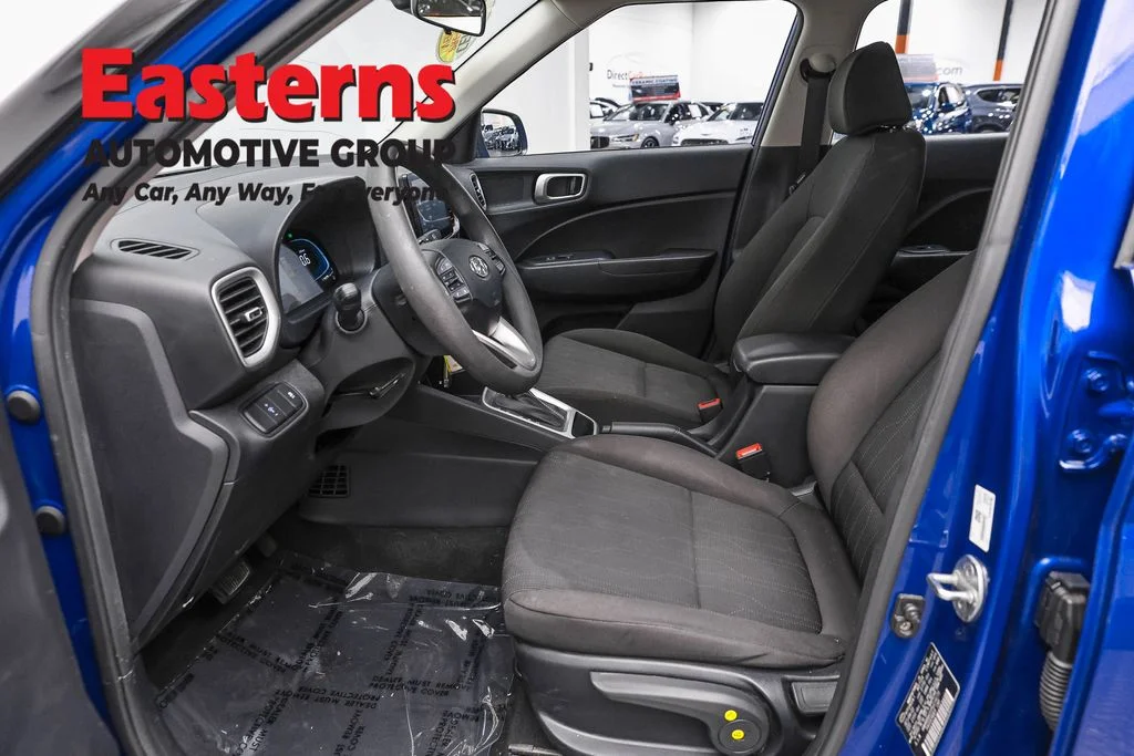 Used 2023 Blue Hyundai SE image 13