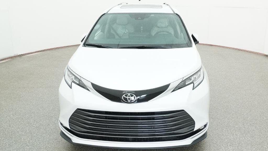 New 2026 Wind Chill Pearl Toyota Limited image 2