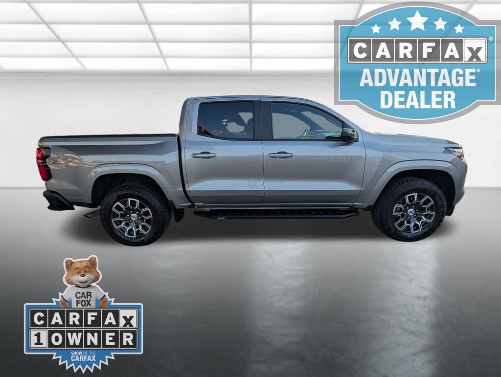 Used 2025 Gray Chevrolet Z71 image 31