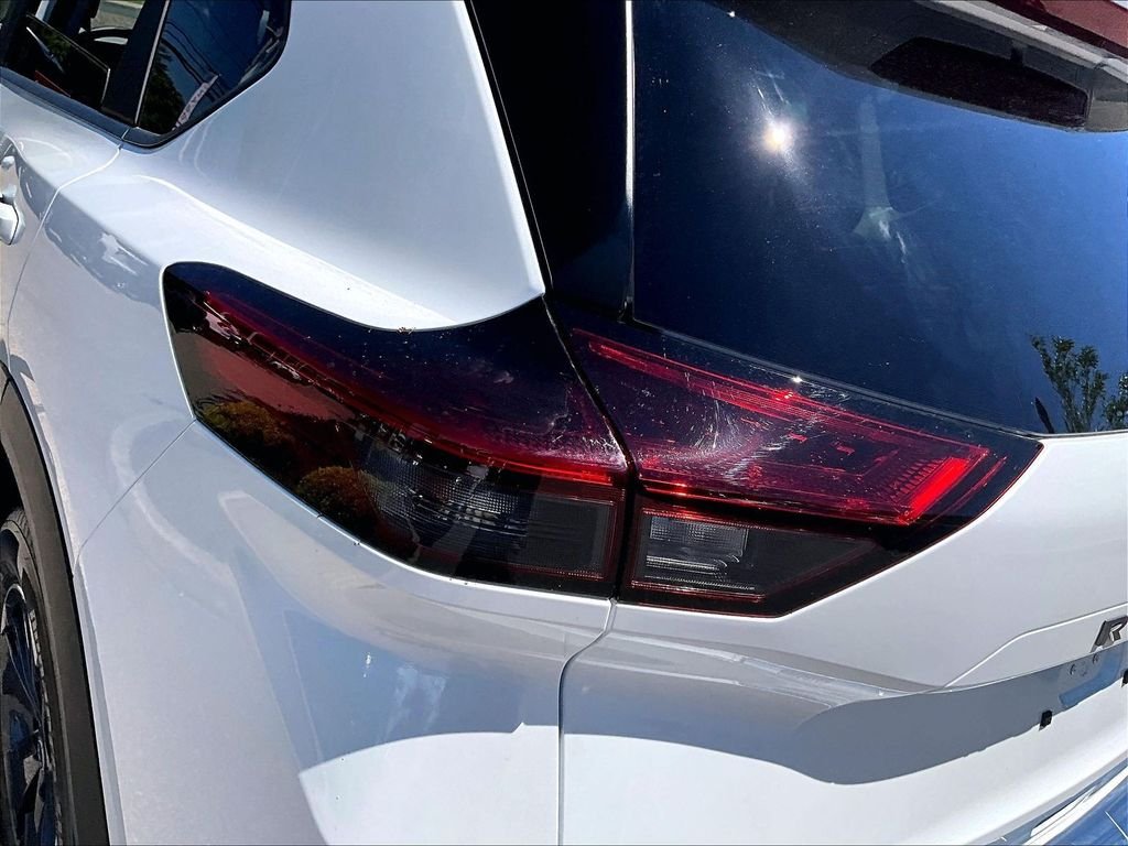 Used 2025 White Nissan SV image 32