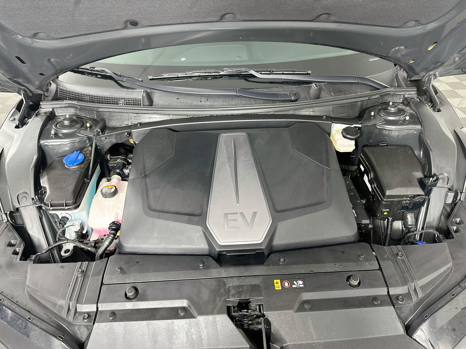 Used 2023 Interstellar Gray Kia Wind image 30