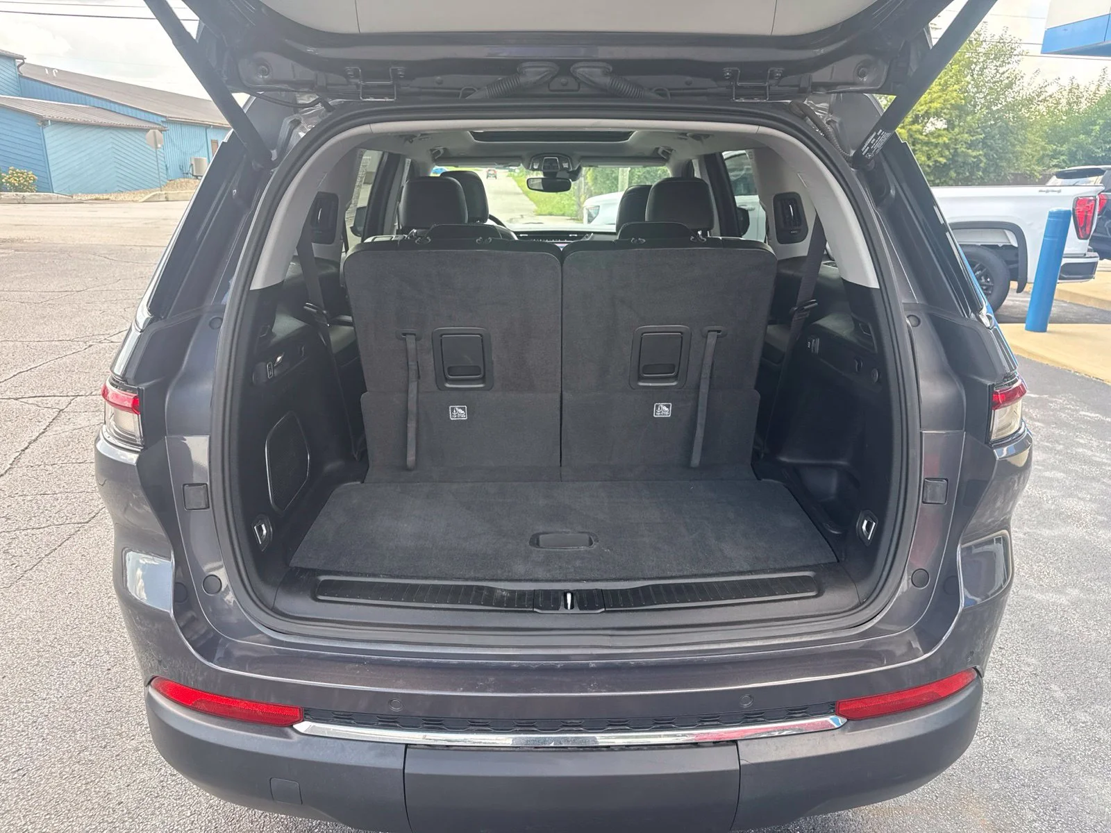 Used 2023 Gray Jeep Limited image 18