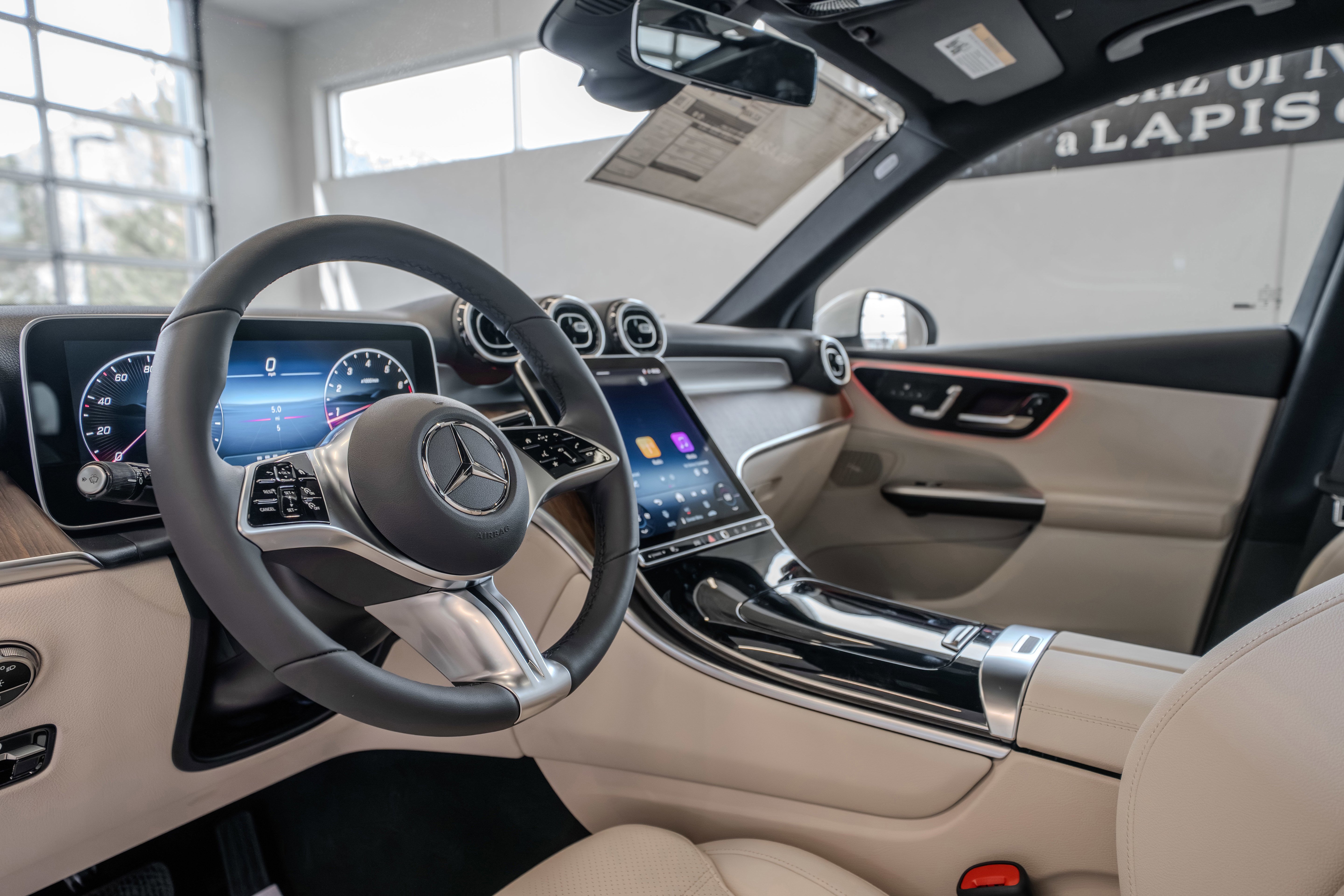 New 2026 Polar White Mercedes-Benz GLC 300 image 42