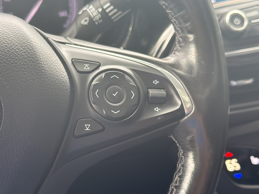 Used 2020 White Buick Essence image 17