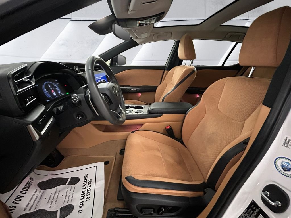Used 2023 White Lexus 450e Luxury image 7