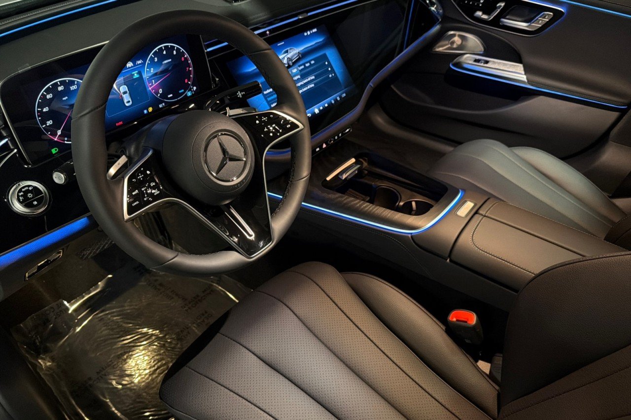 New 2027 MANUFAKTUR Alpine Grey Mercedes-Benz E 450 4MATIC® Sedan image 9