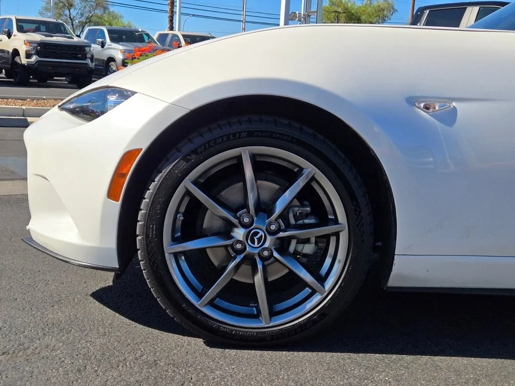 Used 2018 Snowflake White P Mazda Grand Touring image 7