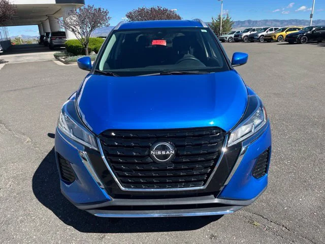 Used 2022 Electric Blue Metallic Nissan SV image 3