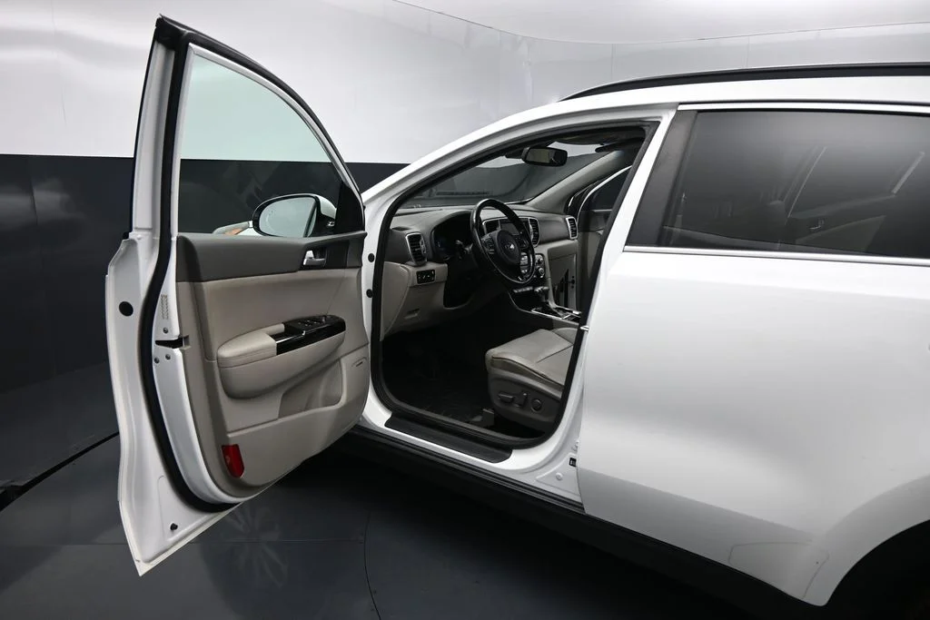 Used 2018 White Kia EX image 8