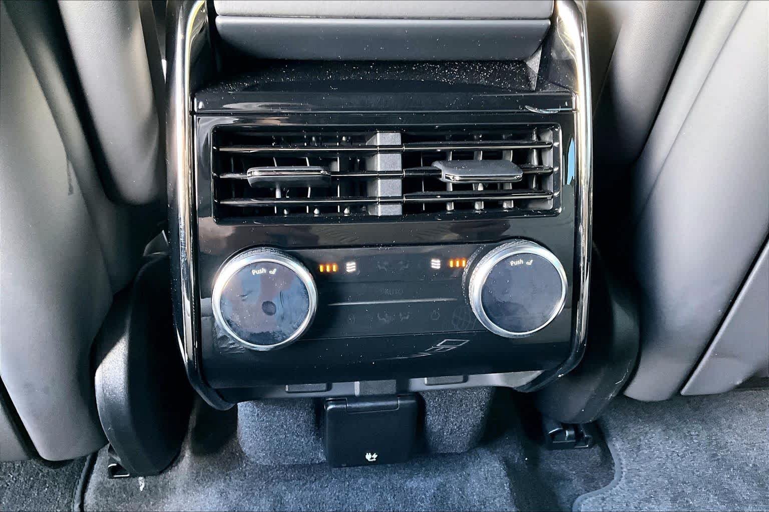 New 2026  Land Rover Dynamic SE image 19