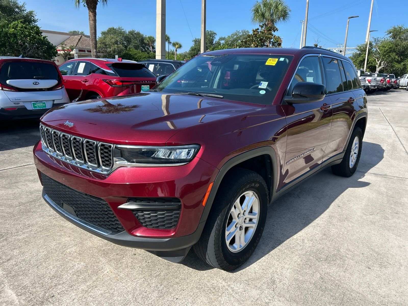 Used 2023 Red Jeep Laredo image 20