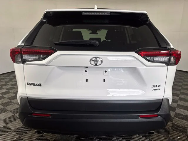 Certified Used 2025 Ice Toyota XLE image 22