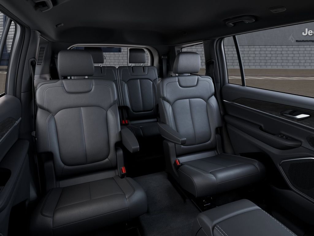 New 2026 Bright White Clear-Coat Exterior Paint Jeep Limited image 15