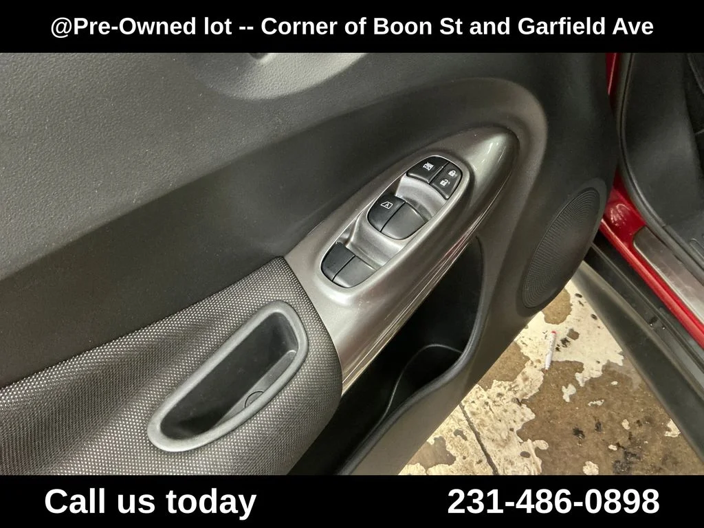 Used 2012 Red Nissan SL image 16