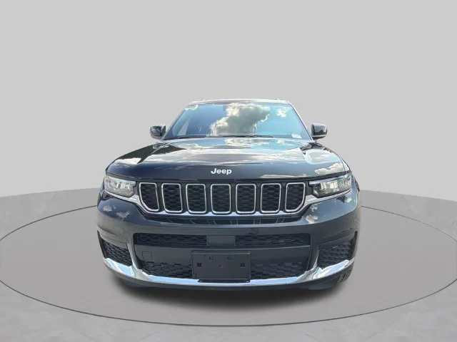 New 2026 Diamond Black Crystal Pearl-Coat Exterior Paint Jeep Laredo X image 9