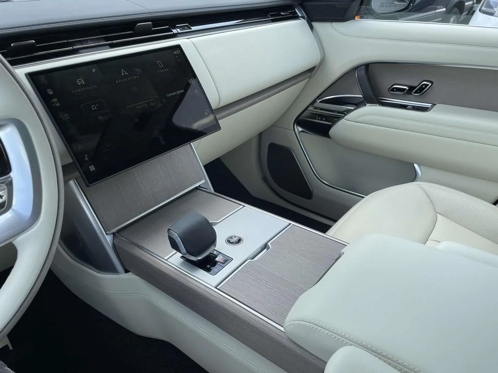New 2026 Ostuni Pearl White Land Rover Autobiography image 34