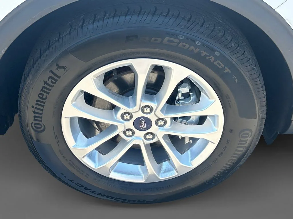 Used 2022 White Ford SE image 15